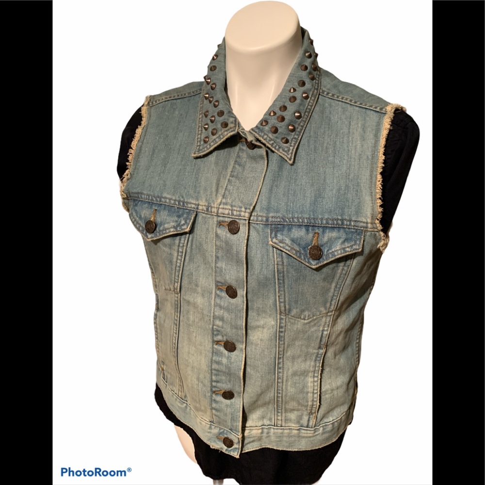 ROCK & REPUBLIC DENIM VEST STUDDED COLLAR